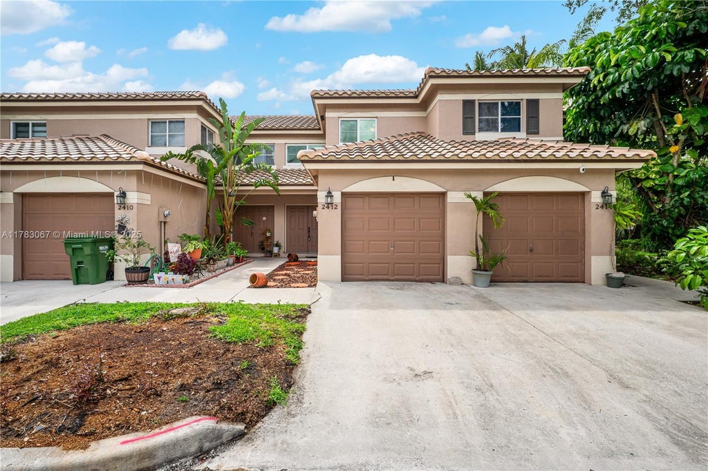 2412 Nw 97th Way, Pembroke Pines