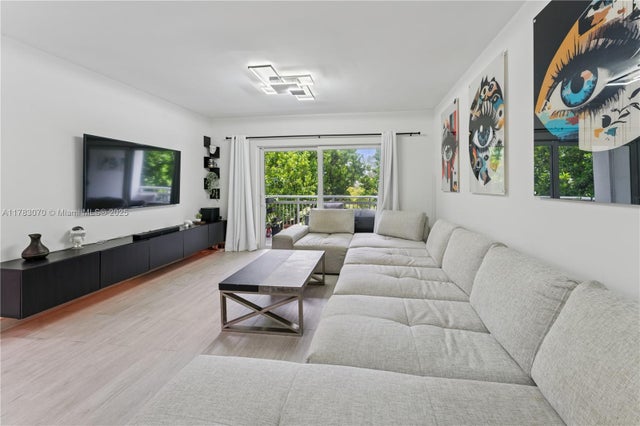 2 of 32 - 4400 Hillcrest Dr 303b, Hollywood, FL