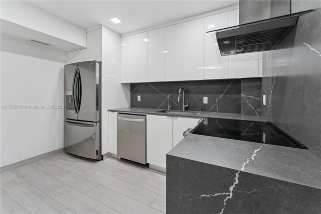 3 of 32 - 4400 Hillcrest Dr 303b, Hollywood, FL
