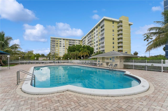 5 of 32 - 4400 Hillcrest Dr 303b, Hollywood, FL