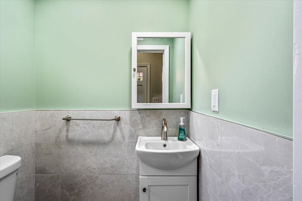 13 of 30 - 141-48 Pershing Crescent, New York City, NY