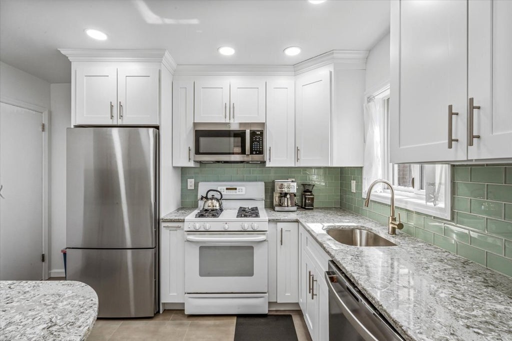 8 of 30 - 141-48 Pershing Crescent, New York City, NY