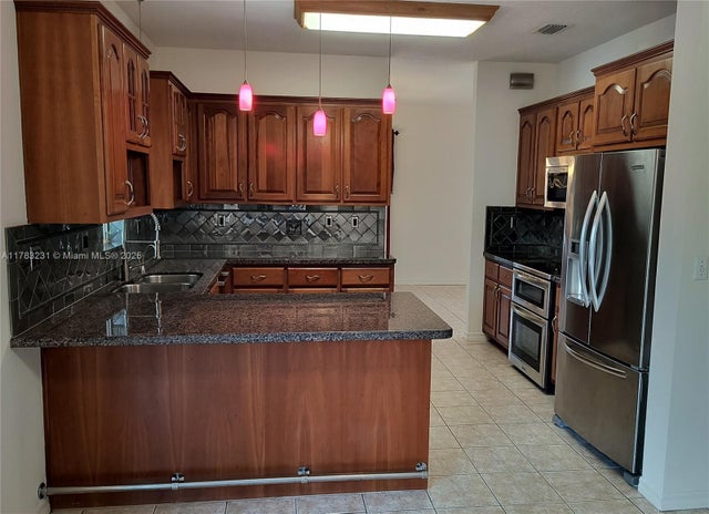 4 of 23 - 650 Se 30th Dr, Homestead, FL