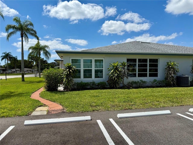 5 of 40 - 1075 Circle Dr D, Delray Beach, FL