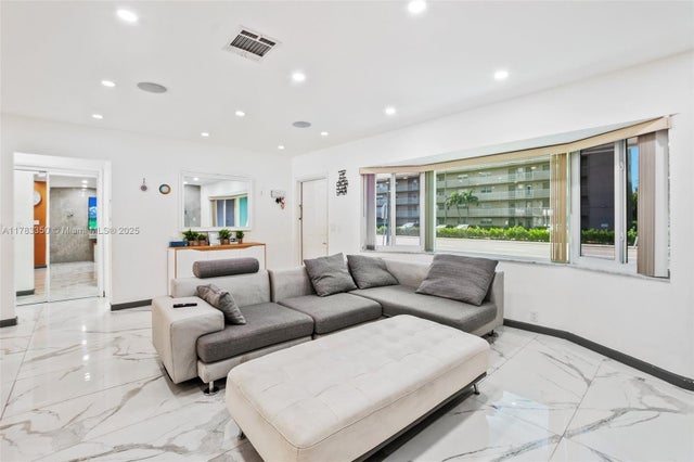 4 of 25 - 5117 Washington St, Hollywood, FL