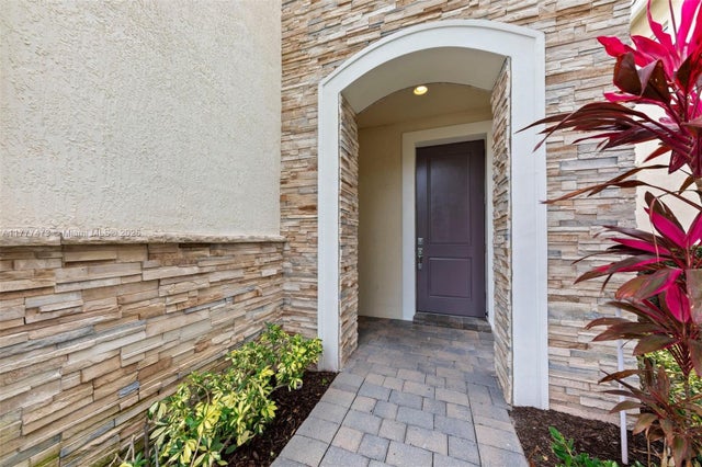2 of 27 - 4233 Large Leaf Ln, Hollywood, FL