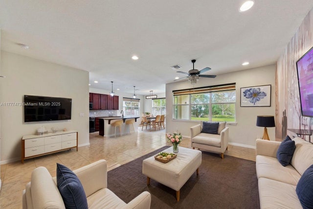 3 of 27 - 4233 Large Leaf Ln, Hollywood, FL