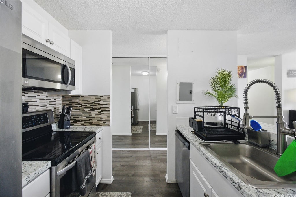 (unit #18a) 98-500 Koauka Loop, Aiea