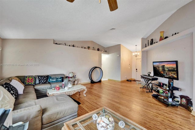 5 of 30 - 7324 Nw 1st Pl, Plantation, FL