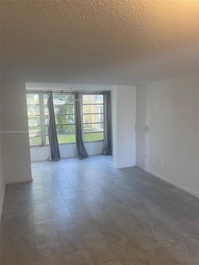 3 of 31 - 8500 Sunrise Lakes Blvd 106, Sunrise, FL