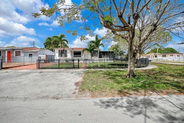 5 of 47 - 5080 E 5th Ave, Hialeah, FL