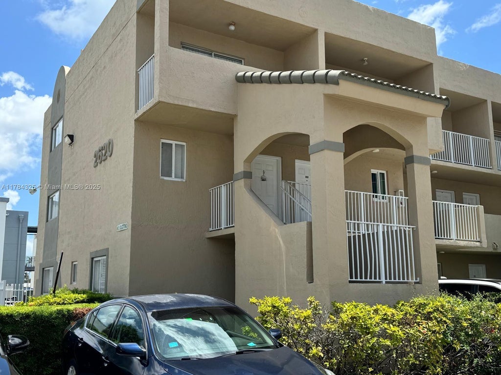 2620 W 76th St 201, Hialeah