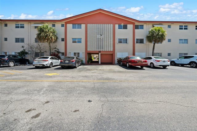 1 of 34 - 5300 Washington St G323, Hollywood, FL