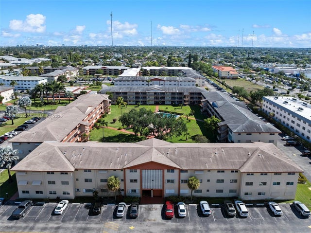 3 of 34 - 5300 Washington St G323, Hollywood, FL