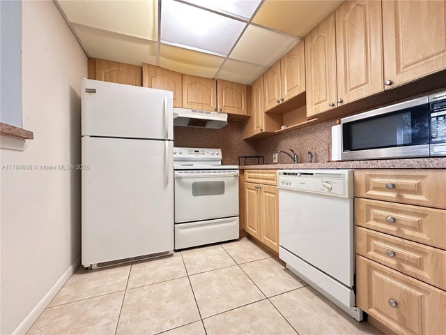 4 of 8 - 569 N Fanshaw N 569, Boca Raton, FL