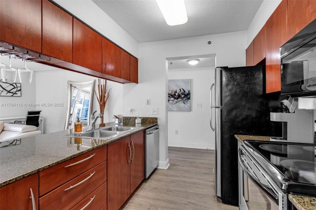 4 of 38 - 1200 Brickell Bay Dr 1723, Miami, FL