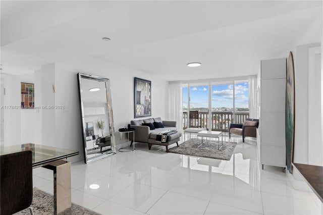 2 of 20 - 1000 W Island Blvd 812, Aventura, FL
