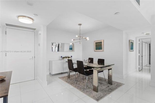 4 of 20 - 1000 W Island Blvd 812, Aventura, FL