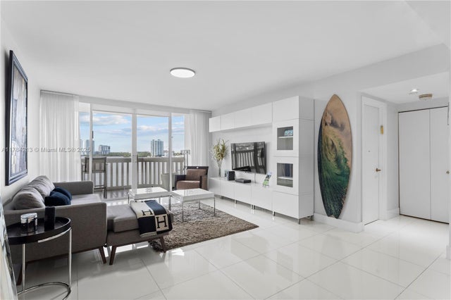 5 of 20 - 1000 W Island Blvd 812, Aventura, FL