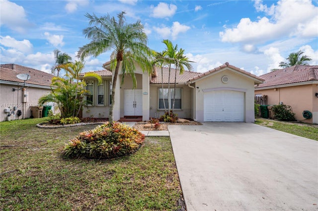 1 of 28 - 284 Royal Cove Way, Davie, FL