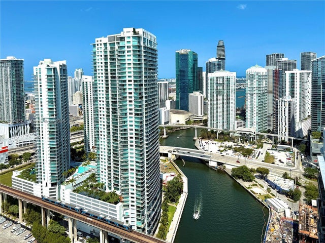 1 of 30 - 185 Sw 7th St 4209, Miami, FL