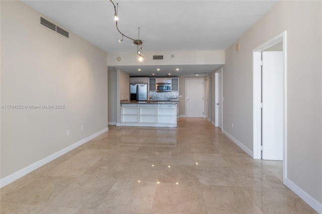 2 of 30 - 185 Sw 7th St 4209, Miami, FL