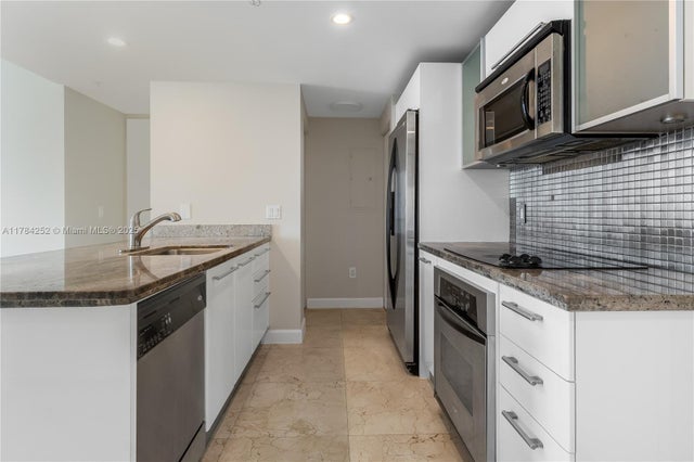 4 of 30 - 185 Sw 7th St 4209, Miami, FL