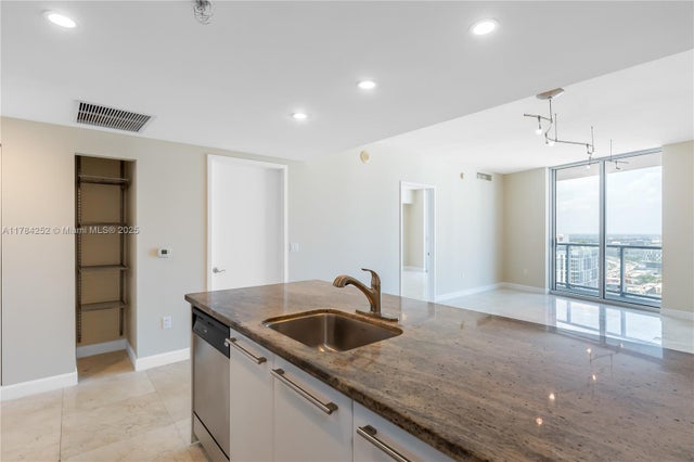 5 of 30 - 185 Sw 7th St 4209, Miami, FL