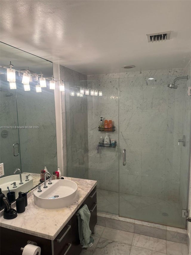 4 of 17 - 253 Ne 2nd St 1406, Miami, FL