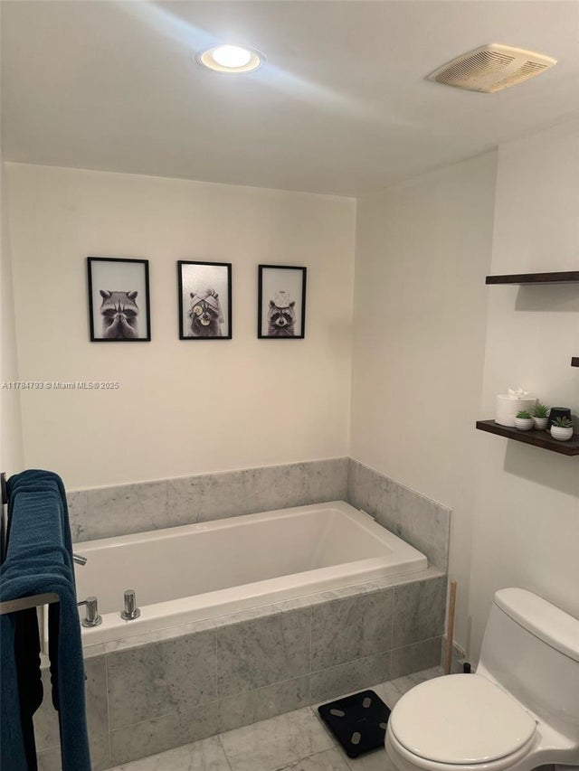 5 of 17 - 253 Ne 2nd St 1406, Miami, FL
