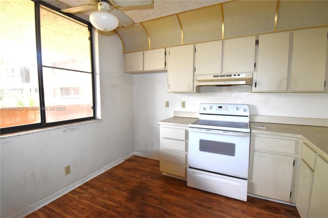 4 of 17 - 8592 W Sunrise Blvd 303, Plantation, FL