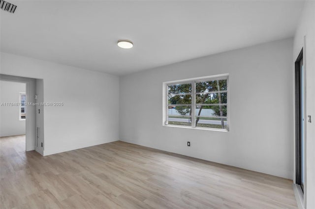 5 of 33 - 301 E 35th St, Hialeah, FL