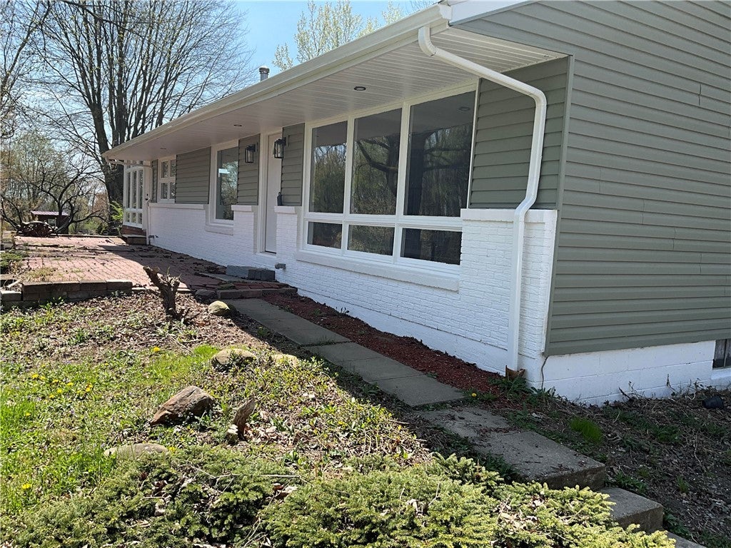 2612 Graceland Road, Neshannock