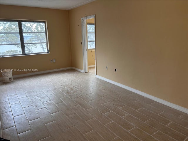 5 of 18 - 18900 Ne 3rd Ct 520, Miami, FL