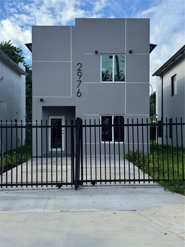 1 of 23 - 2976 Nw 45th St, Miami, FL