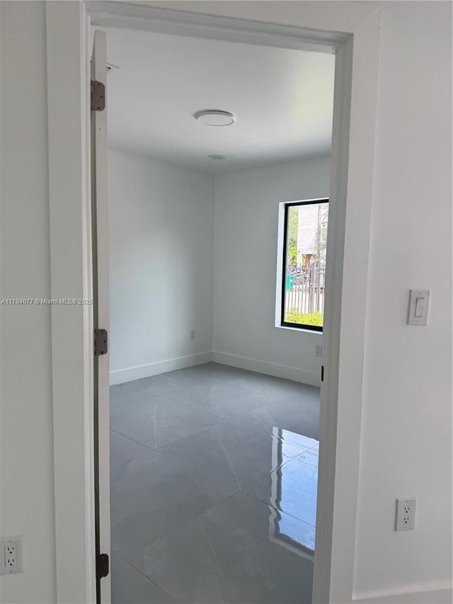 4 of 23 - 2976 Nw 45th St, Miami, FL