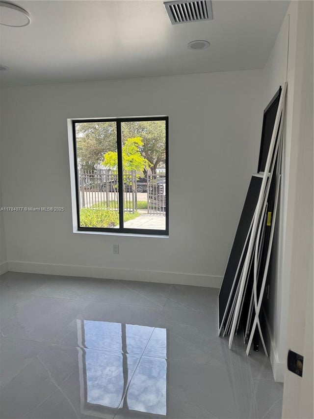 5 of 23 - 2976 Nw 45th St, Miami, FL