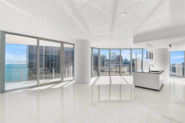 5 of 66 - 300 Biscayne Blvd Way 4207, Miami, FL