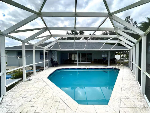 1398 Harbor View Dr, Fort Myers