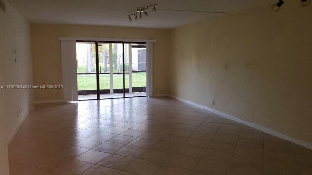 3 of 17 - 307 Lakeview Dr 102, Weston, FL