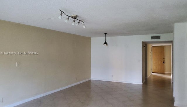 5 of 17 - 307 Lakeview Dr 102, Weston, FL