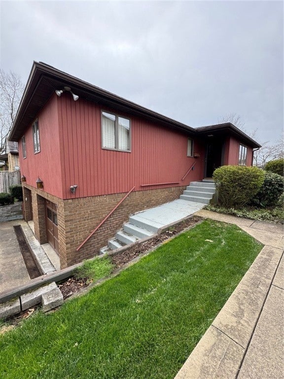 2002 Michael Drive, Irwin