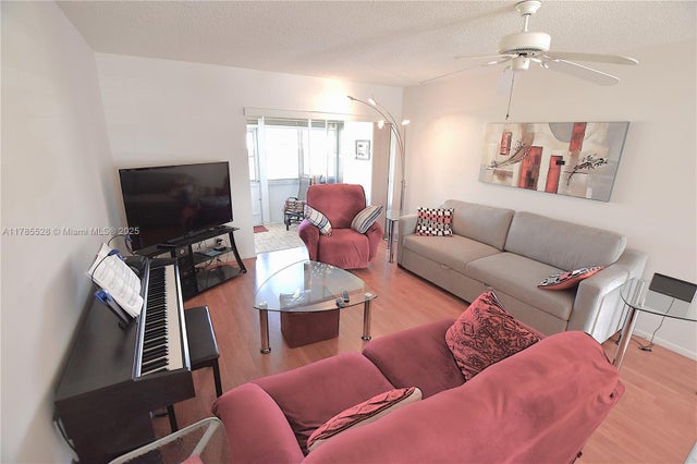 2 of 36 - 2666 E Emory Dr F, West Palm Beach, FL
