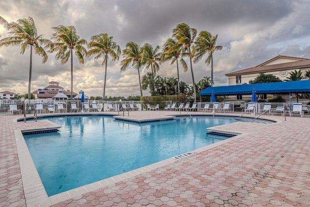 4 of 35 - 6500 Via Regina 8, Boca Raton, FL