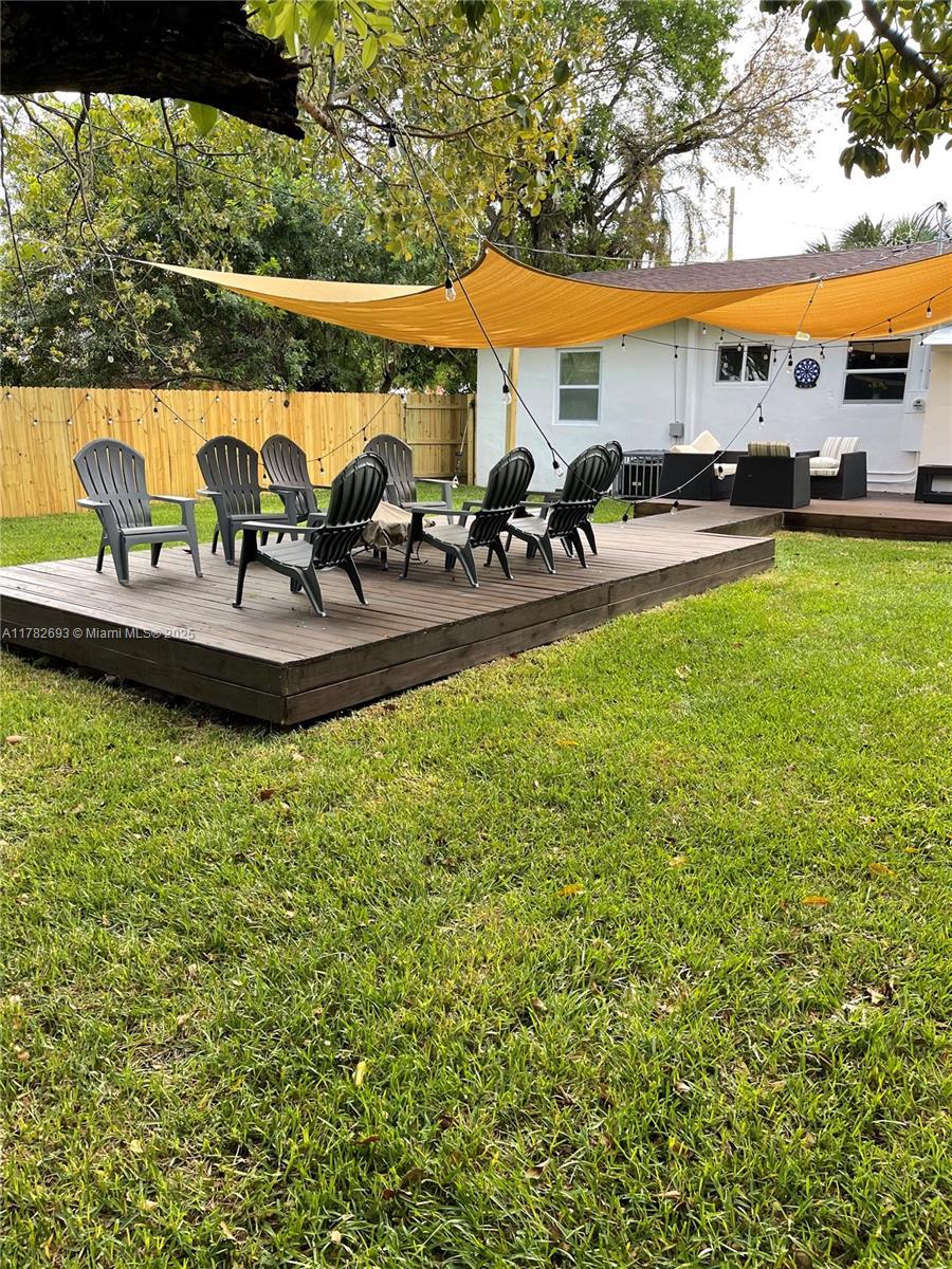 261 Nw 46th St, Miami