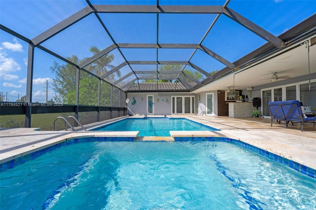 4 of 53 - 19640 W Saint Andrews Dr, Hialeah, FL