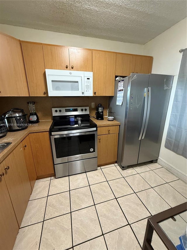2 of 9 - 19805 Sw 114th Ave 315, Miami, FL