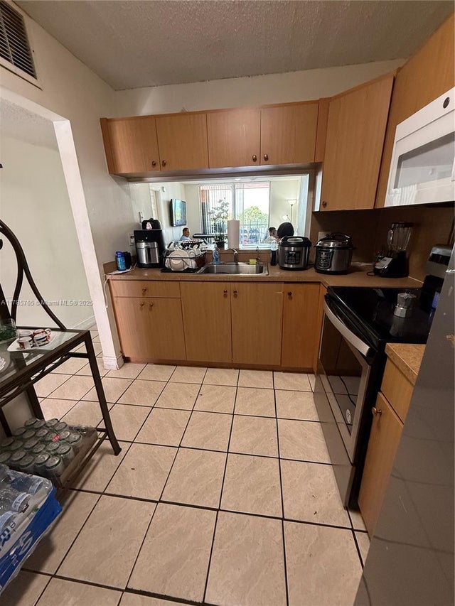3 of 9 - 19805 Sw 114th Ave 315, Miami, FL