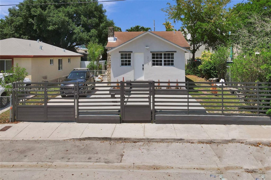 213 Nw 34th Ter, Miami