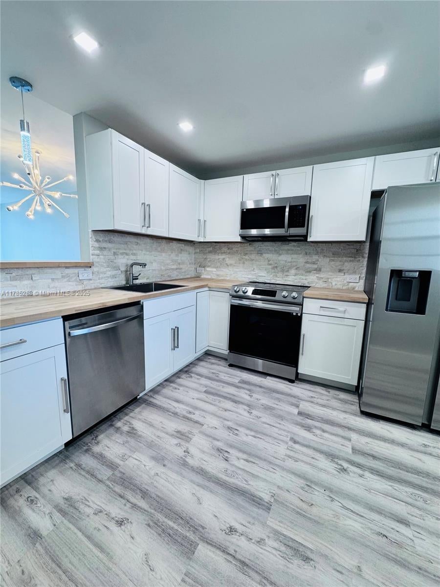 1750 Ne 191st St 725-4, Miami